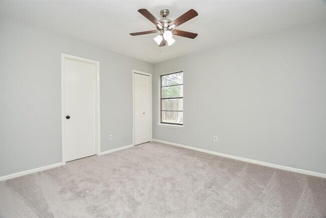 Building Photo - 2706 Foliage Green Dr