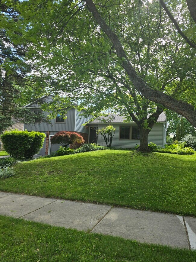 Primary Photo - 2125 Ardenne Dr