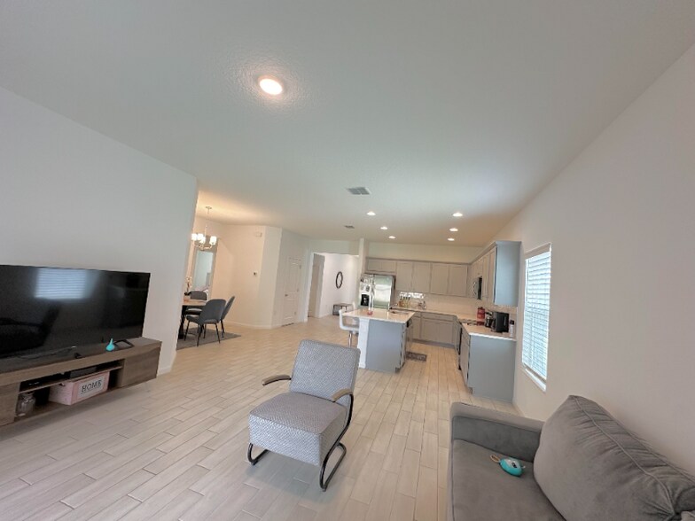 Building Photo - 3501 Yarian Dr