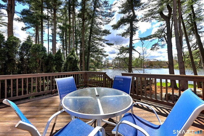 Building Photo - 10 Old Pinewood Trail