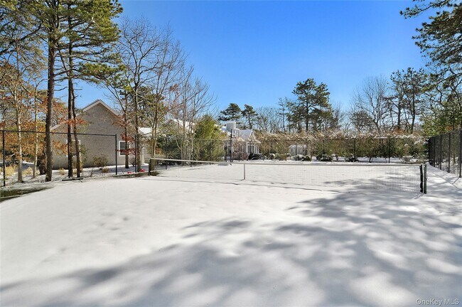 Building Photo - 492 E Hampton Sag Harbor Turnpike