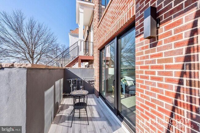 Building Photo - 4525 1/2 Georgia Avenue NW-#1