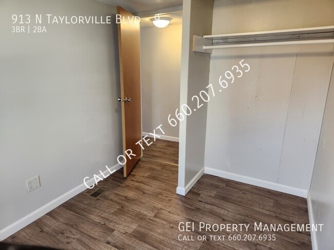 Building Photo - 913 N Taylorville Blvd