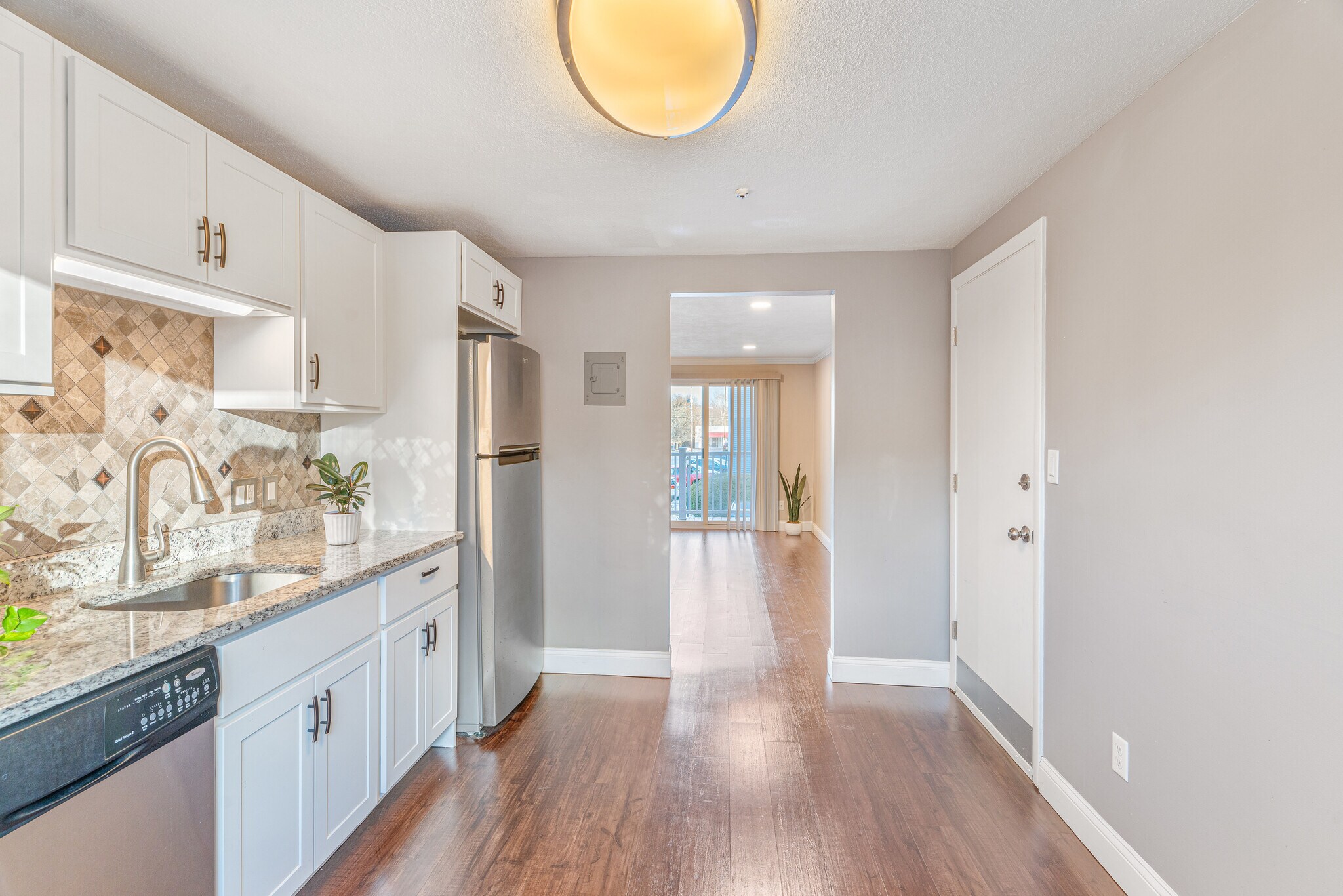 Building Photo - 10 Woodcrest Ct