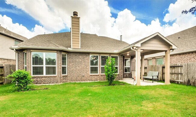 Building Photo - 26335 Cedar Pine Dr