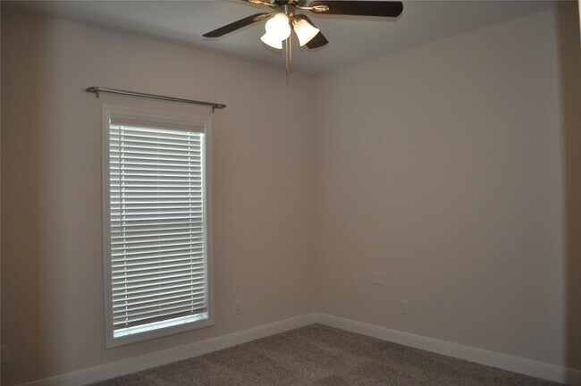 Building Photo - 2502 Majestic Oaks Ct