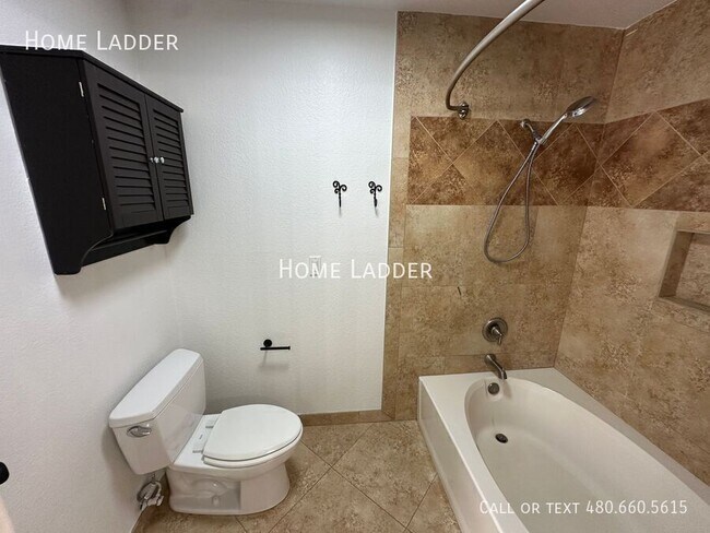 Building Photo - 2640 E Mallory St