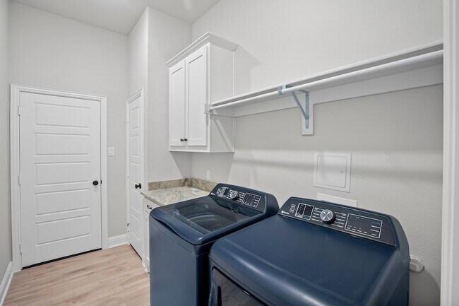 Building Photo - 8165 Honeywell Ave