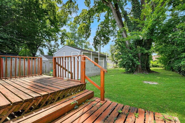 Building Photo - 1212 Homeview Dr
