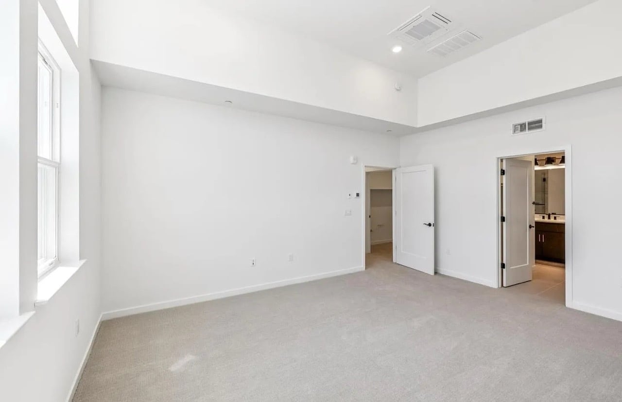 Building Photo - 818 Redberry Way