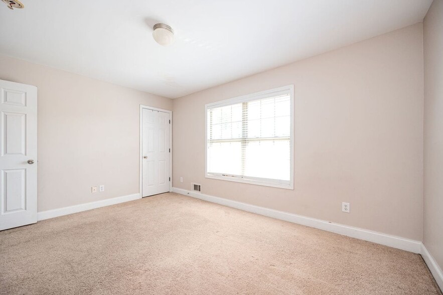 Building Photo - 31 Villa Ct SE