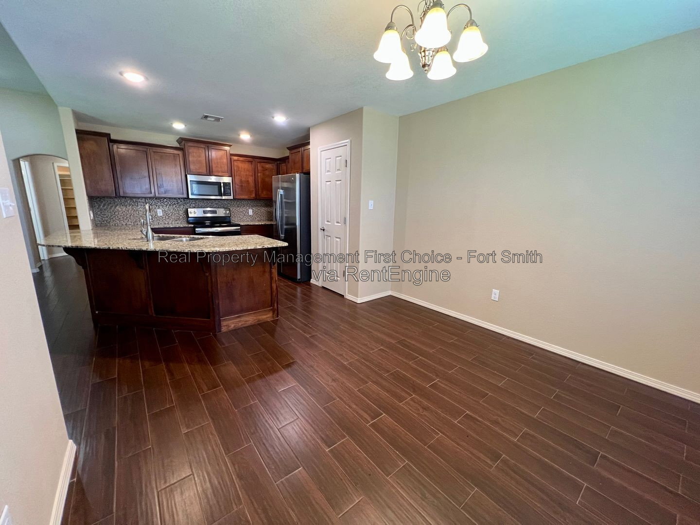 Building Photo - 507 Ridge Point Dr