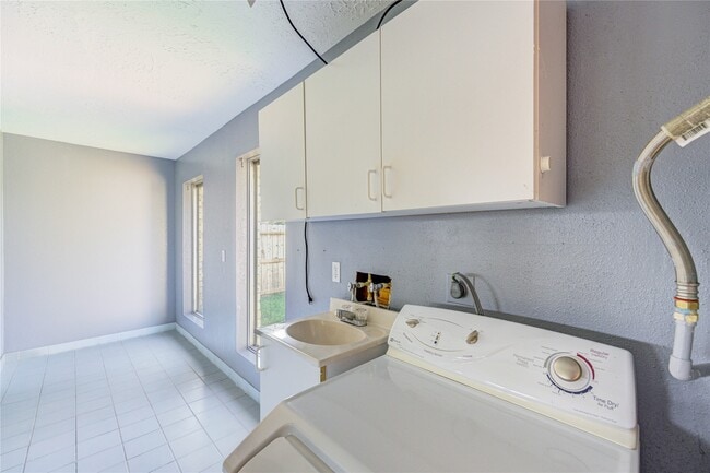 Building Photo - 1510 Chestnut Tree Ln