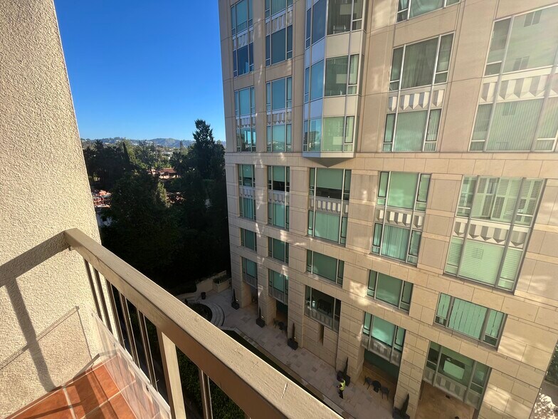 Building Photo - 10747 Wilshire Blvd
