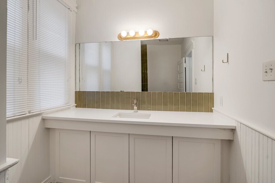 Building Photo - 740 Oakland Ave SE