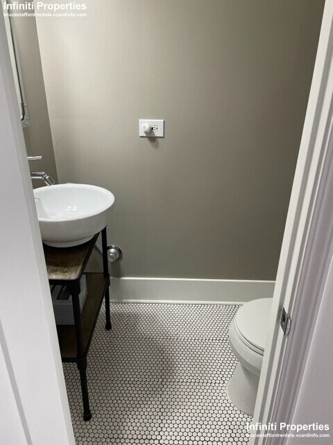 Building Photo - 133 N Huffman St