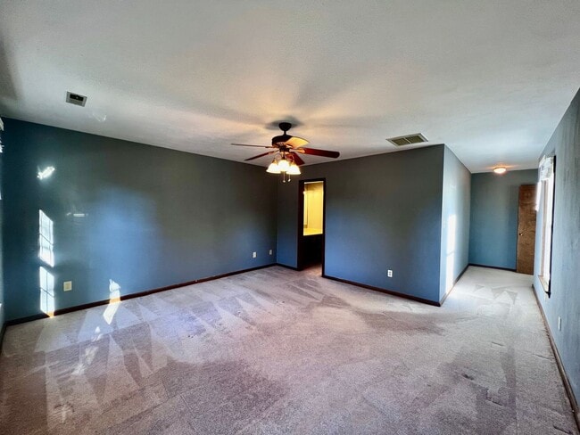 Building Photo - Welcome to this beautiful home in Salem La...