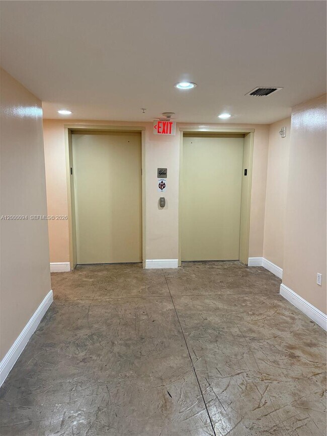 Building Photo - 119 SW 6th Ave