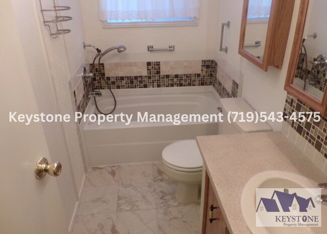 Building Photo - 886 S Dante Dr