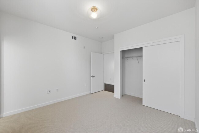 Building Photo - 570 Innes Ave