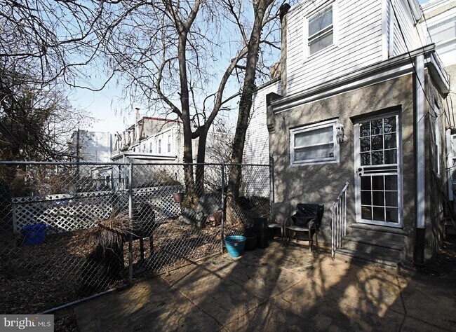 Building Photo - 5816 Knox St