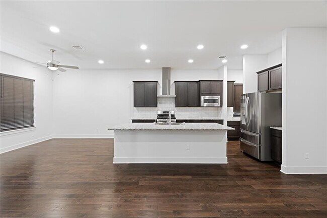 Building Photo - 1241 Summerbrooke Cir