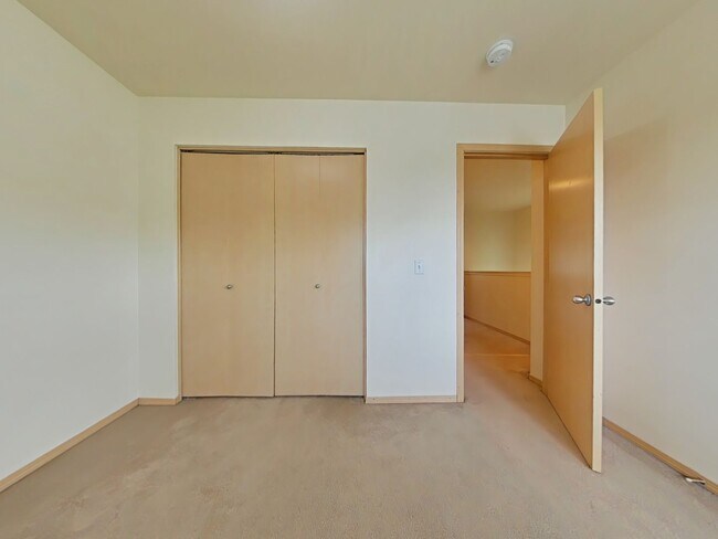 Building Photo - 3 Bedroom House ~ Close to 9th Street ~ Pe...