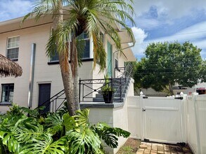 Building Photo - Fully furnished 1/1 Apartment Old NE