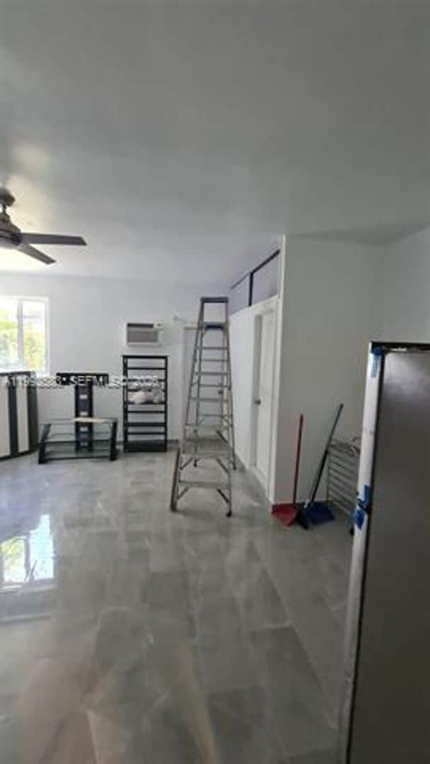 Building Photo - 6130 SW 64th Ave