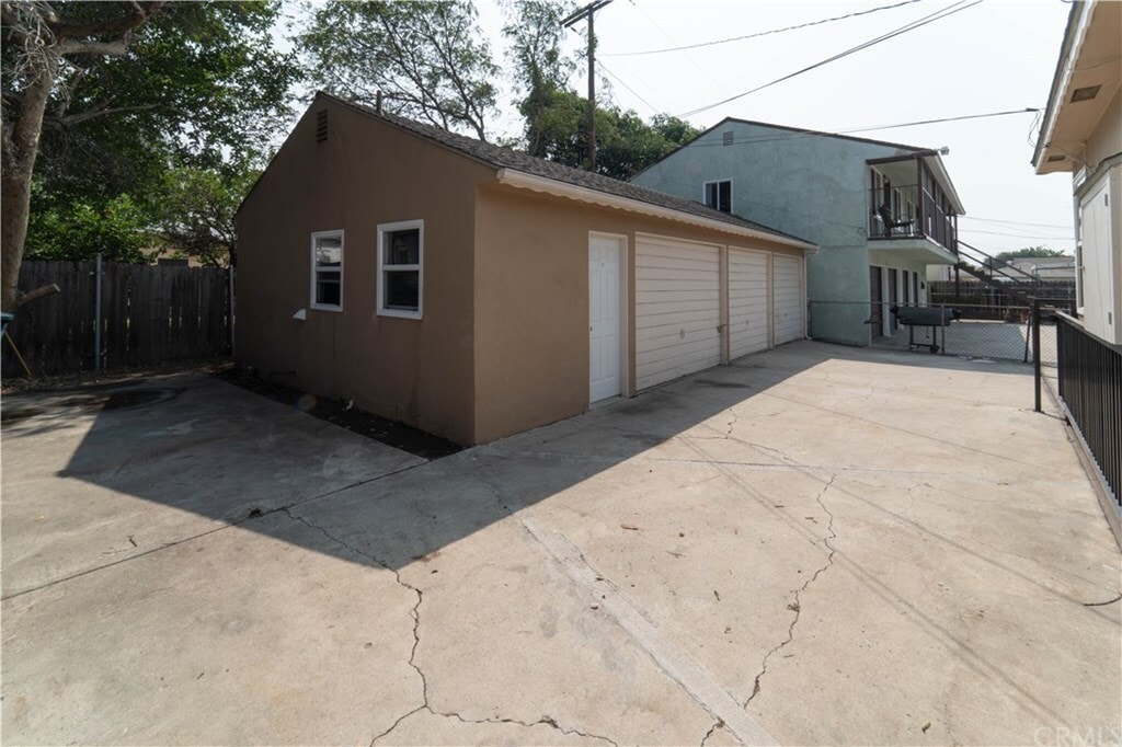Back Building with Laundry Room and Garages - 9932 Mallison Ave