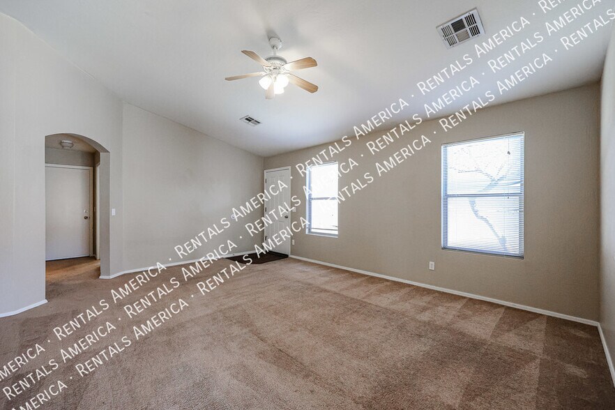 Building Photo - 6817 E Quiet Retreat