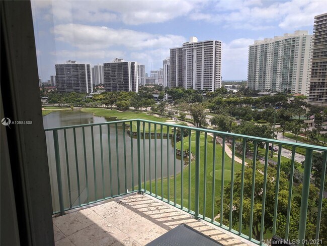 Building Photo - 20000 E Country Club Dr