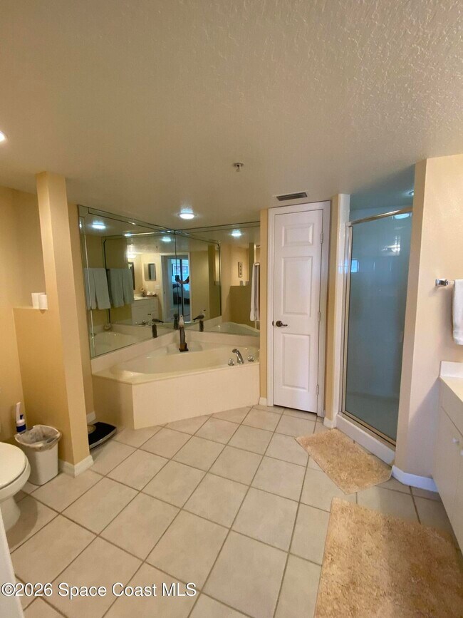 Building Photo - 8951 Lake Dr