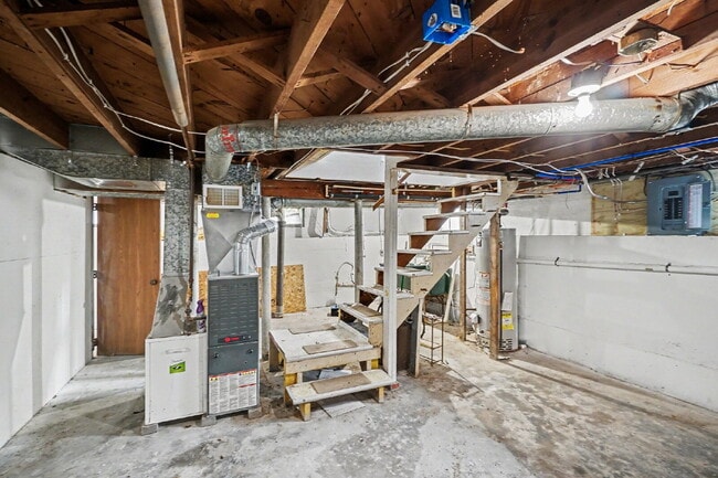 Building Photo - Practical 2 bedroom Rental with Recent Updates $1200/Month