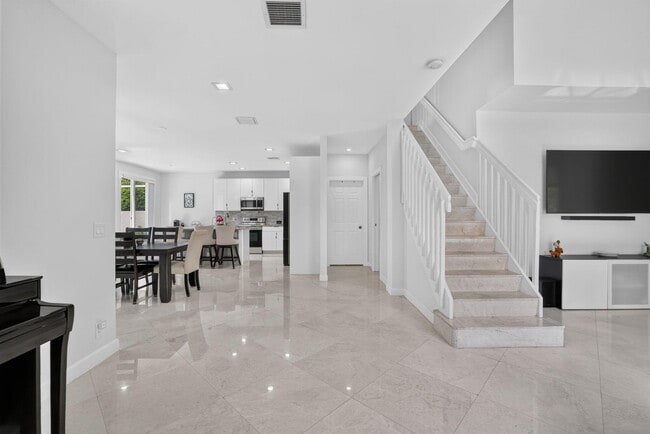 Building Photo - 5040 Heron Pl