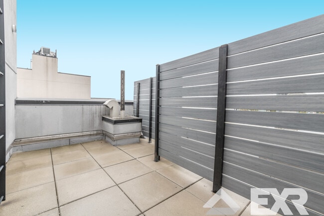 Building Photo - 406 Cornelia St