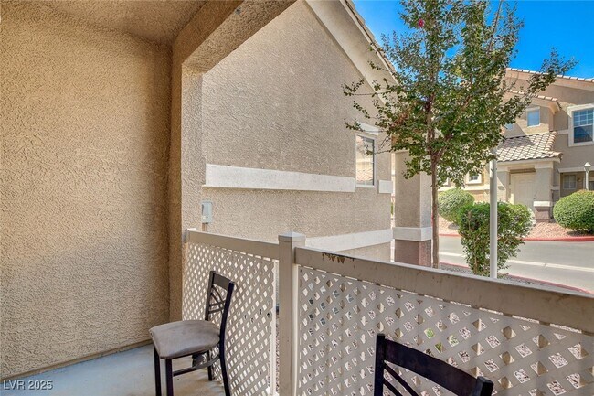 Building Photo - 5855 Valley Dr