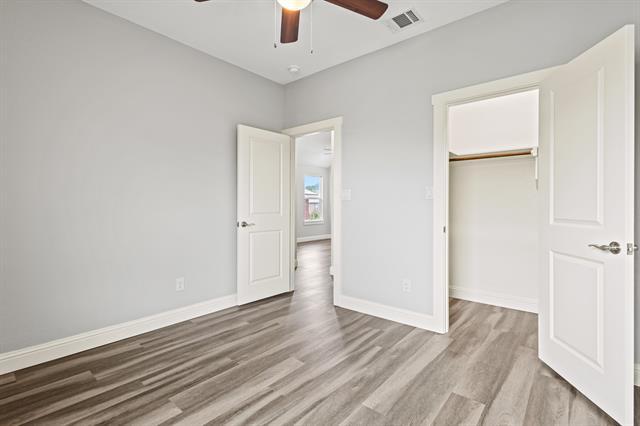 Building Photo - 2310 Bloomfield Dr