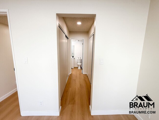 Building Photo - 221 W Elm Ave