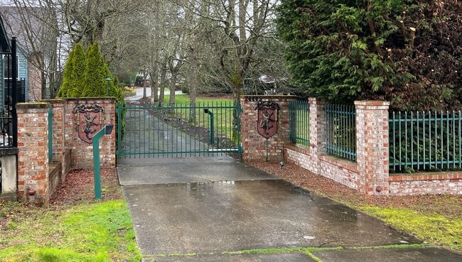 Building Photo - Gated Sound view home Des Moines area, 4 bed plus den 2.5 bath 3900 s/f, Available NOW!!!