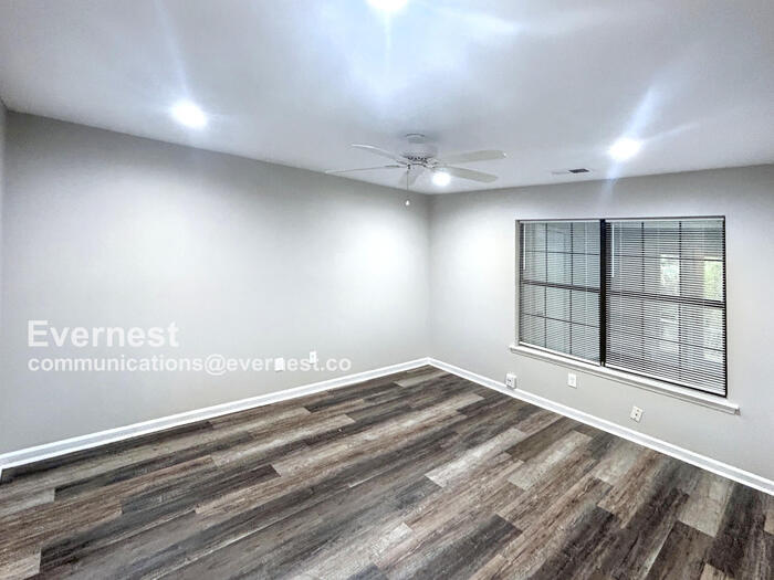 Building Photo - 615 Cahaba Manor Trail