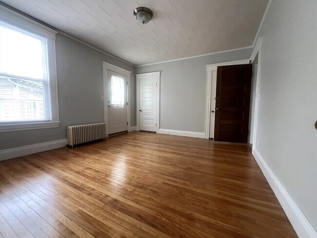 Building Photo - 258 Highland St