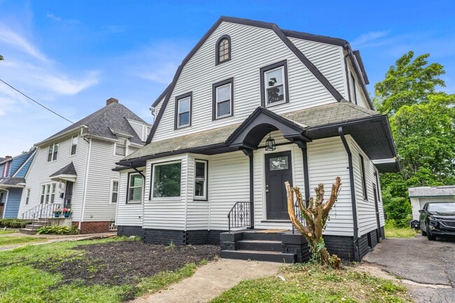 Primary Photo - 3186 E 137th St