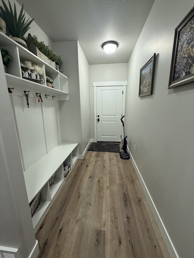 Building Photo - 46 S 2920 W