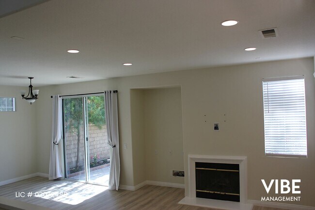 Building Photo - Beautifully updated Verdigris 3 bedroom Single Family Home with Sunset Views!