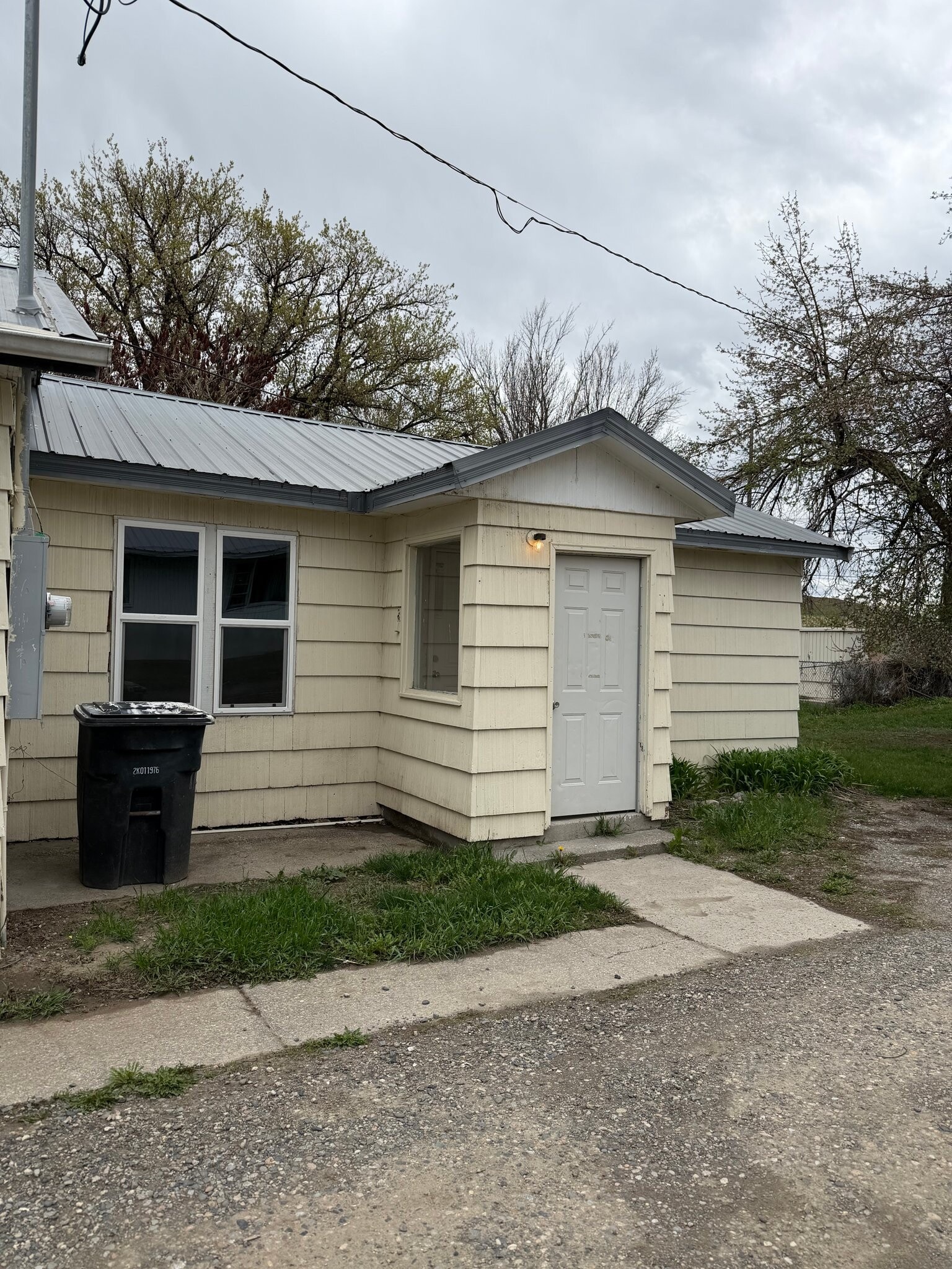 Building Photo - 713 S Billings Blvd