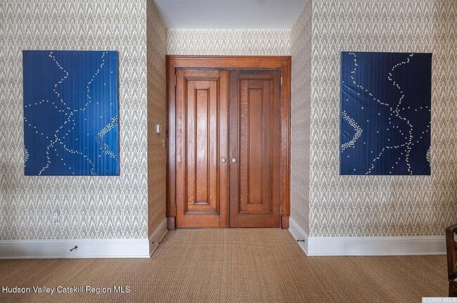 Building Photo - 613 Warren St