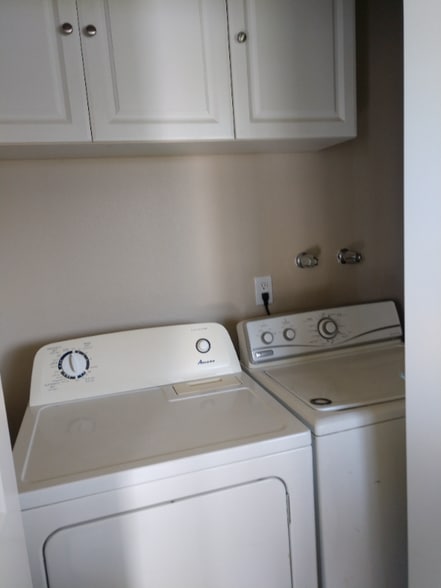 Building Photo - 834 4th Ave N