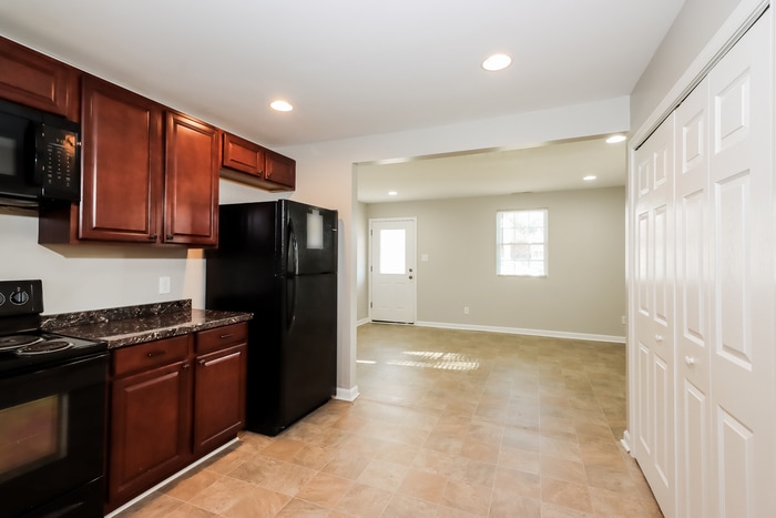 Building Photo - 1908 Madison Rd