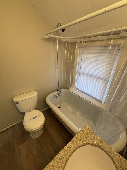 Building Photo - 472 Case Ave